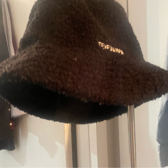 Steve Madden Black Faux Fur Bucket Hat - Picture 2 of 4